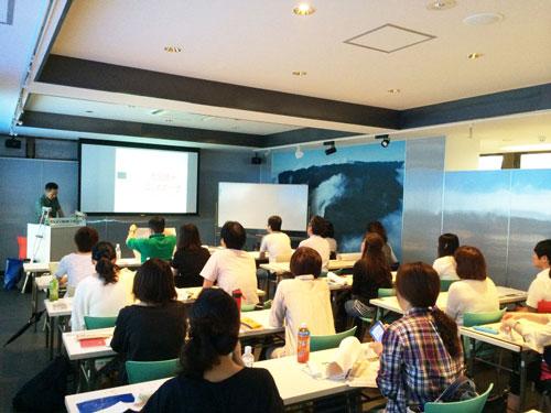ICI石井スポーツ実店舗で開催する基礎講習「登山学校」の様子