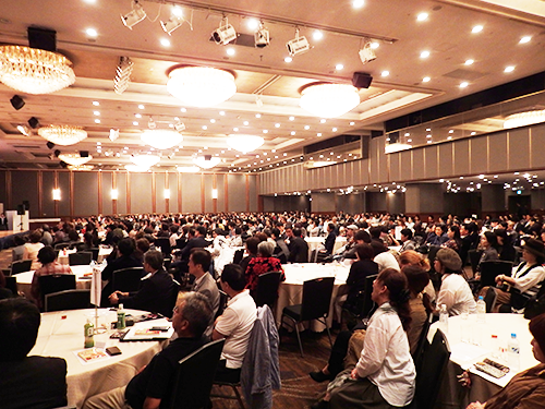 日本および海外から約６０００人の会員が参集した「ワールドコンベンション２０１６」