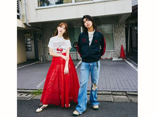 ｙｕｔｏｒｉの片石貴展社長（写真右）とｈｅａｒｔ　ｒｅｌａｔｉｏｎの小嶋陽菜ＣＣＯ